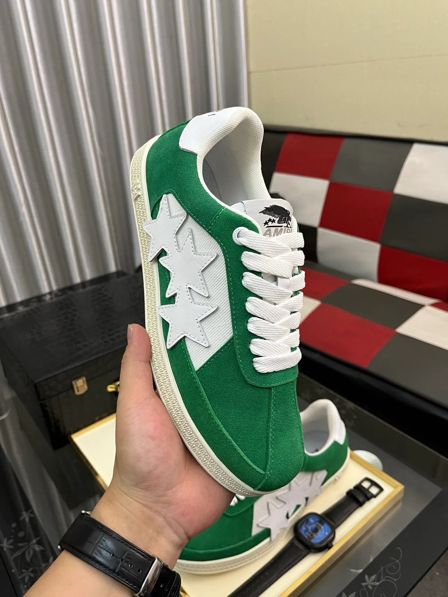 Men's shoes 💰420⌚️⌚️《AMIR*》New men's low-top casual sports sneakers bone shoes, another pair of irresistible bone shoes. Bone shoes are one of AMIRI's most popular items. They use first-layer cowhide uppers. The side bones are made of two cowhide laminations. They have a three-dimensional feel. The leather incisions are all oil-edged. Contrasting color design. Simple style. Fashionable sports. Customized metal LOGO nameplate to embellish shoelaces. Exclusive control of top version. Supports comparison. Breathable mesh lining Original rubber outsole A must-have item for daily leisure Suitable for various occasions Check it out if you are looking for high quality Super cool uppers Size: 38-445️⃣ Colors available